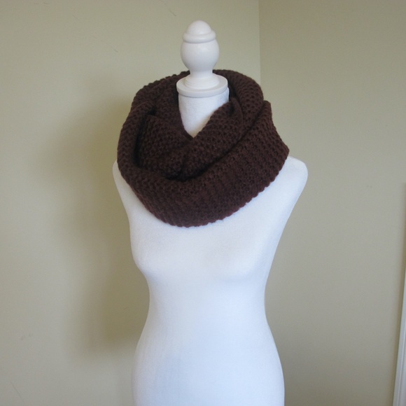 H&M Accessories - Womens H&M Burgundy Scarf GUC